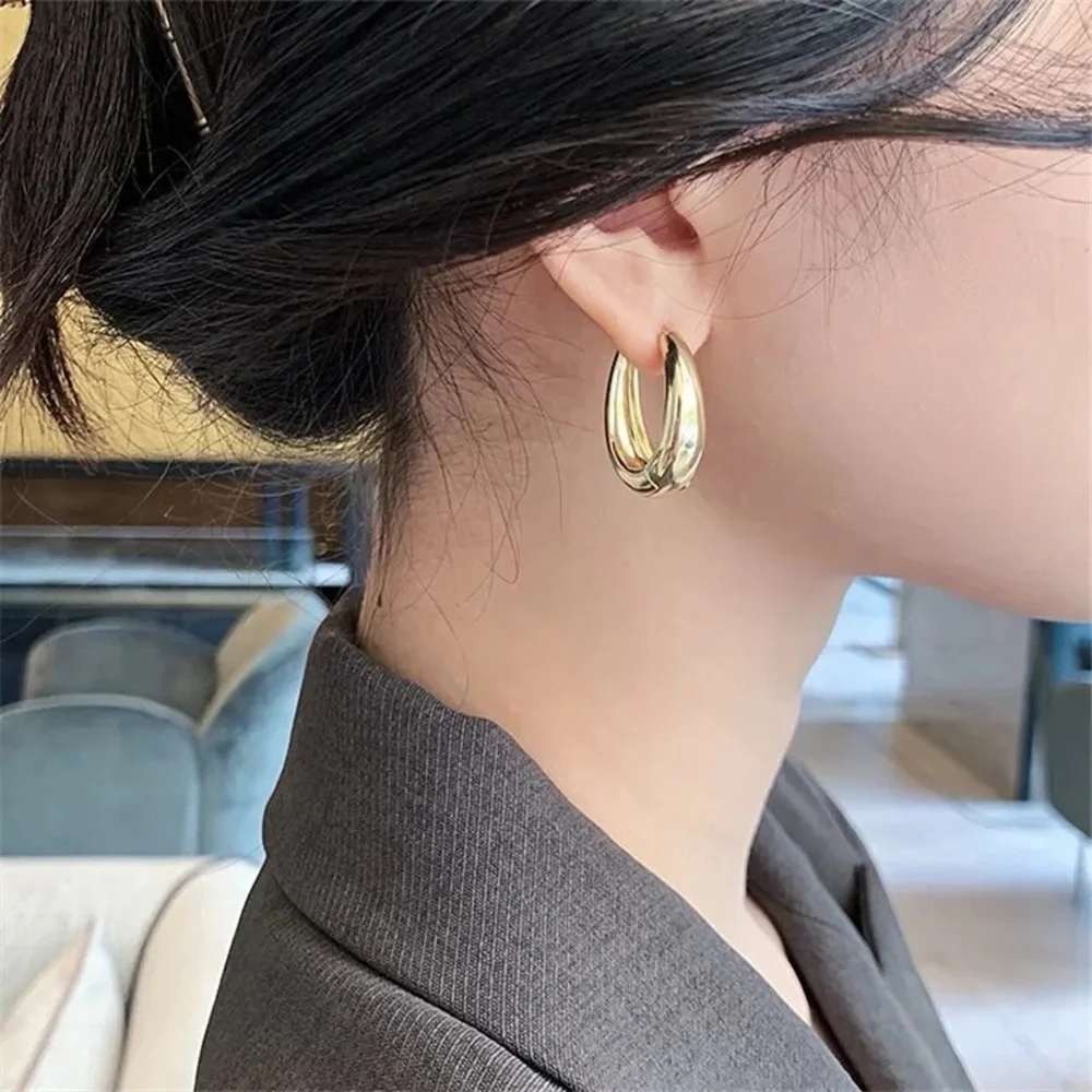 Trendy Oval Geometric Earrings in Gold & Silver Color - Picture 3 of 9